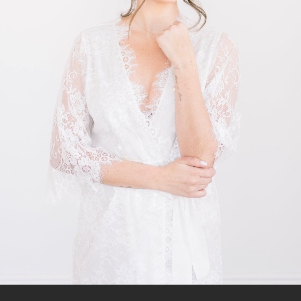 White lace robe